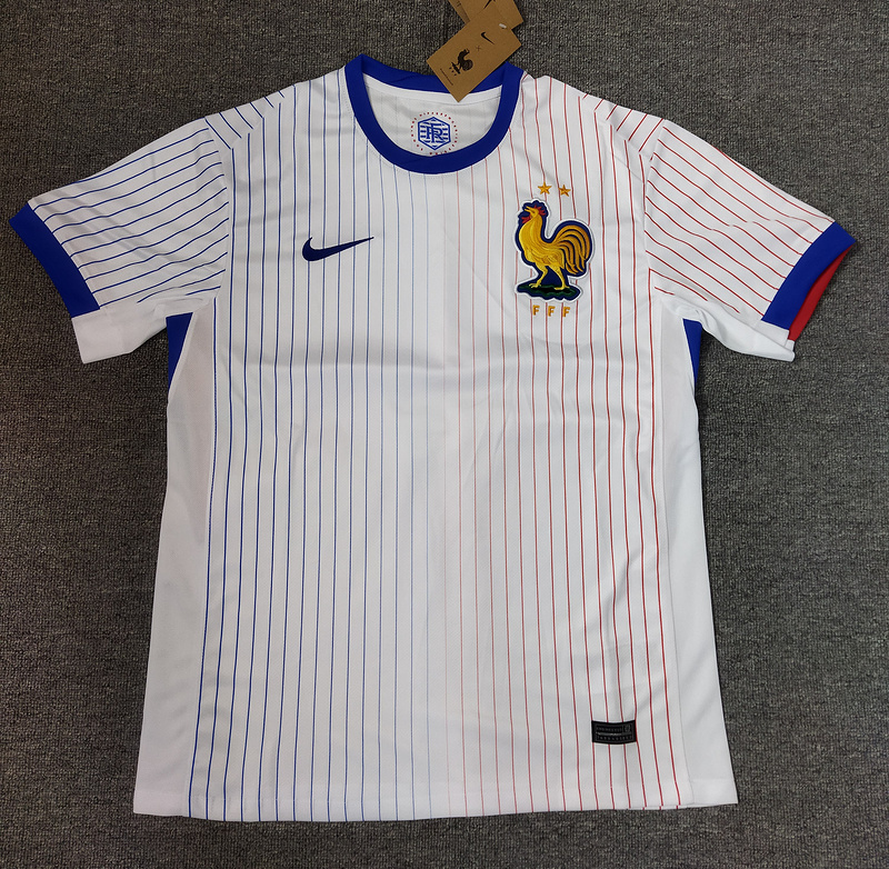 24 France Away